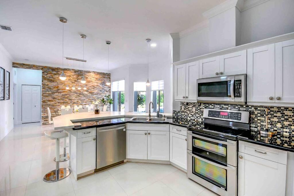 Beautiful house + heated pool/17 guest,básquetball Cutler Bay Exterior foto