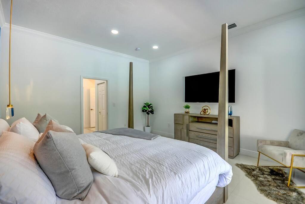 Beautiful house + heated pool/17 guest,básquetball Cutler Bay Exterior foto